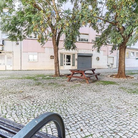 Vita Portucale ! Moscavide Casa Branca W/ Terrace Lisbon Exterior photo